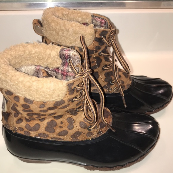 Adrienne Vittadini Girl Cheetah Print Faux Fur Tie-Up Rubber Snow Boots - Picture 2 of 7
